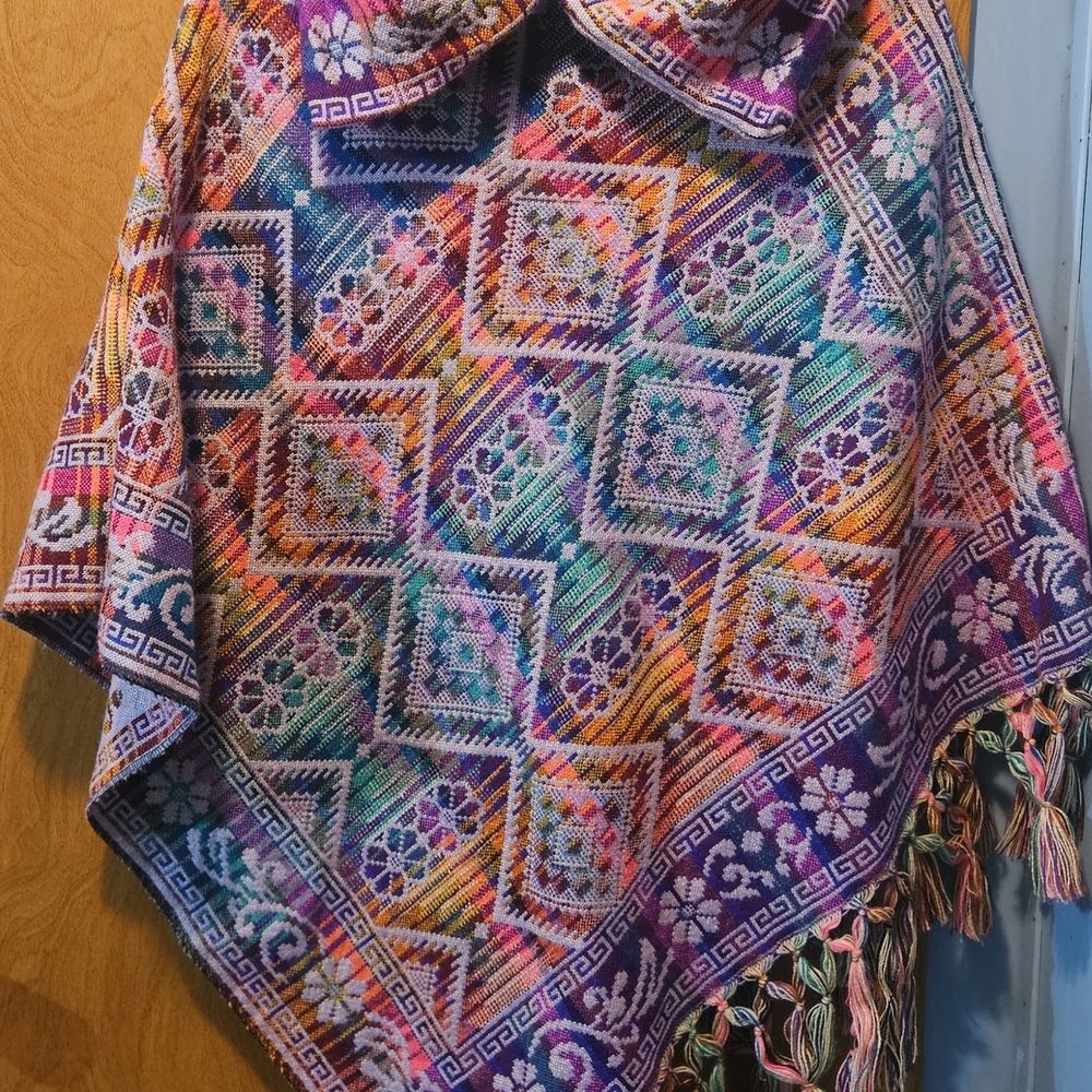 Multicolor Geometric Pattern Women's Cape